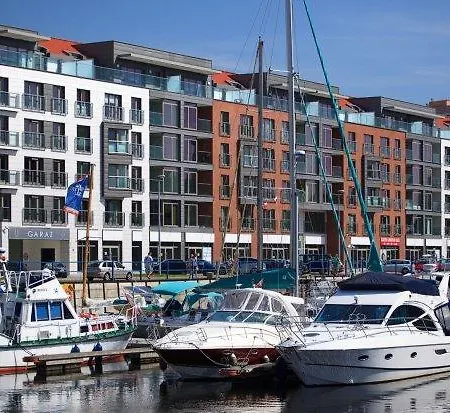 Lägenhet Fenix Waterlane Szafarnia Gdańsk